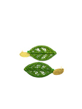 Load image into Gallery viewer, &quot;Palmera&quot; Iraca Leaf Earrings
