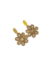 Load image into Gallery viewer, &quot;Sunshine&quot; Flower Iraca Earrings
