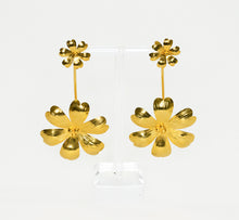 Load image into Gallery viewer, &quot;Teresa&quot; Flower Earrings
